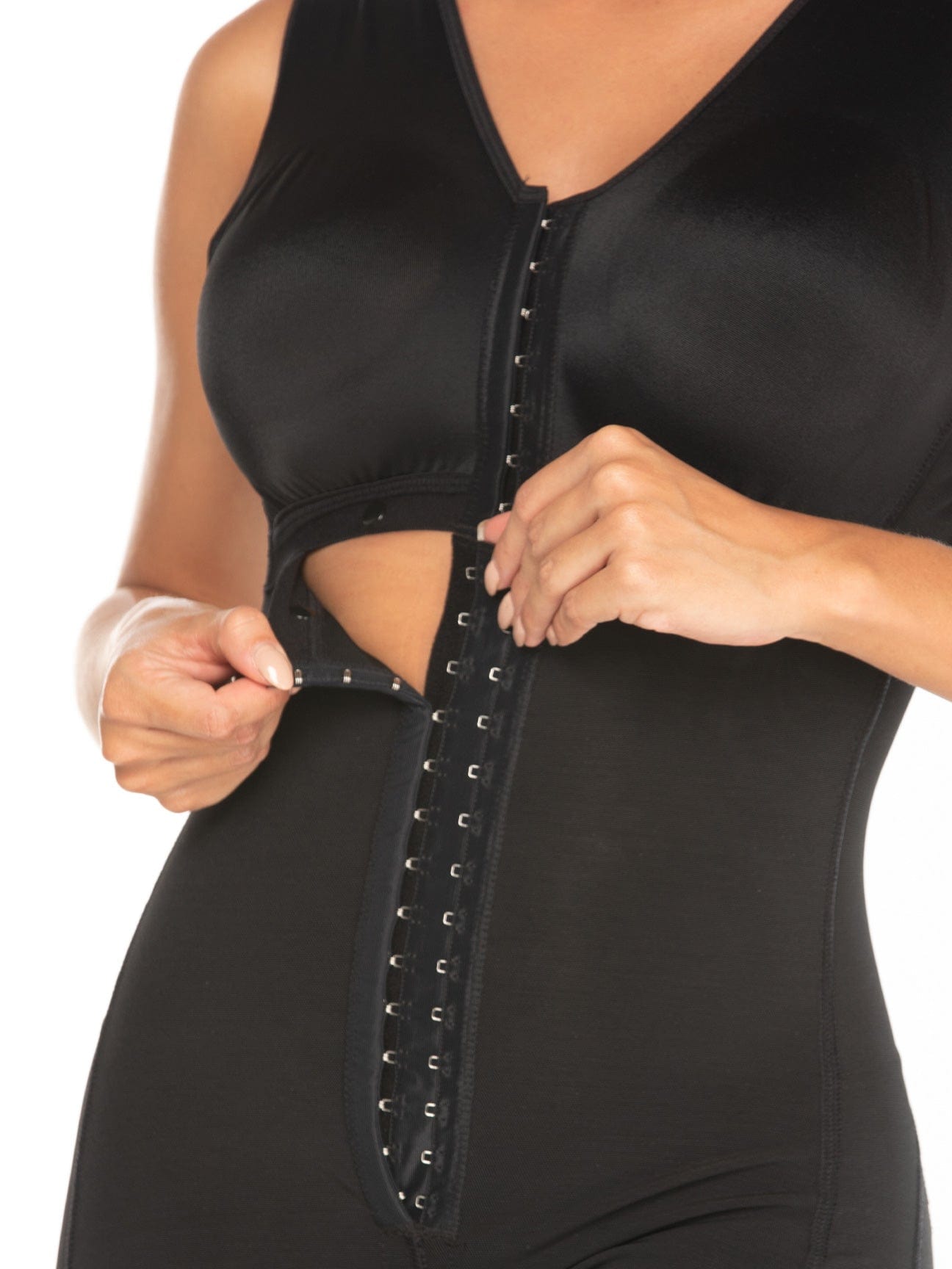 Sculpting Faja with Hooks & Built-In Bra NS086