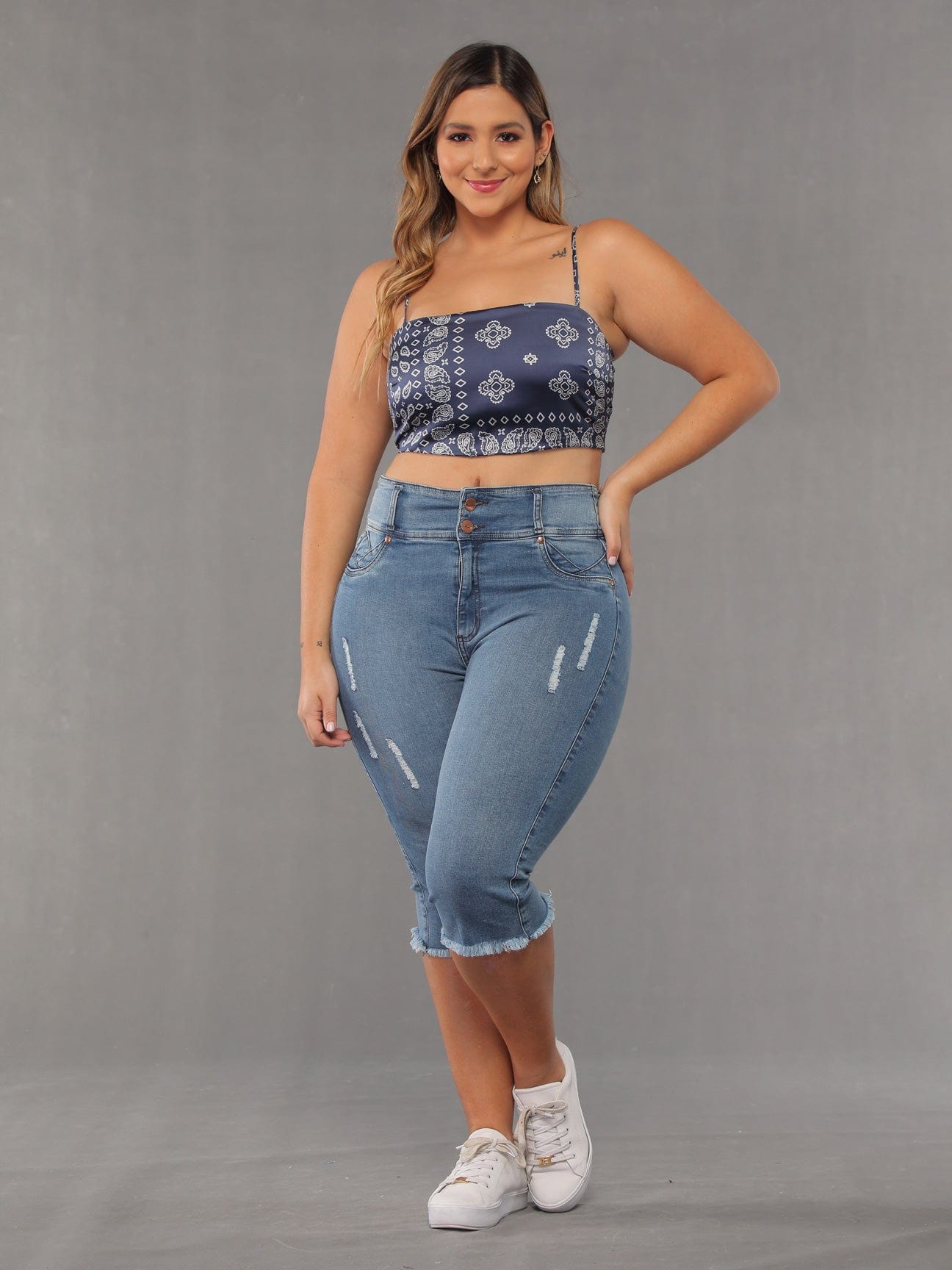 Elaine Levanta Cola Jean Capri 14189